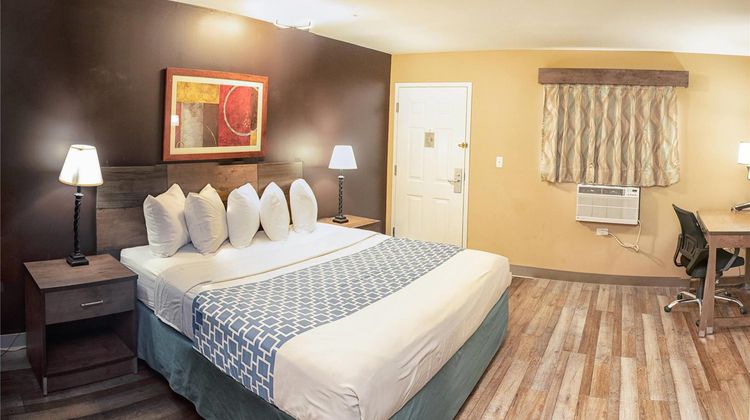 Suburban Studios Charlotte - Ballantyne Suite