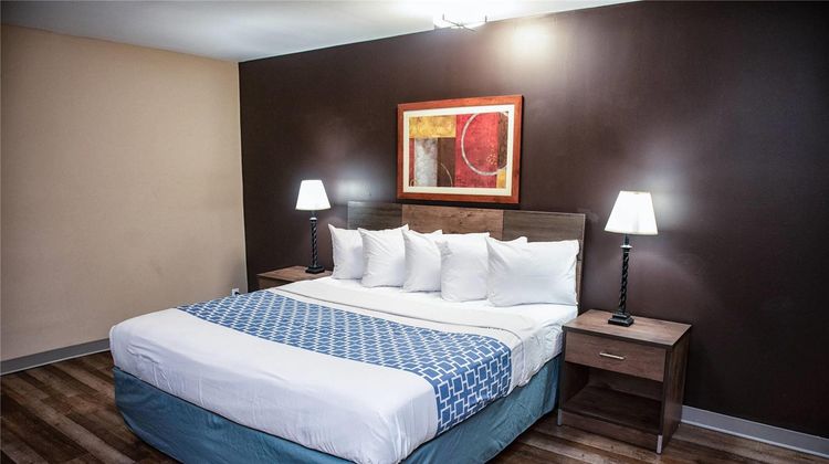 Suburban Studios Charlotte - Ballantyne Suite