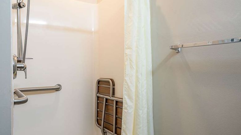 <b>Suburban Studios of Wilmington Room</b>. Images powered by <a href="https://iceportal.shijigroup.com/" title="IcePortal" target="_blank">IcePortal</a>.