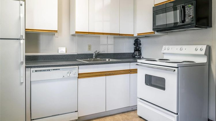 Suburban Studios of Wilmington Suite