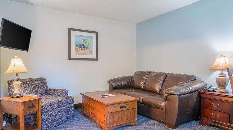 Suburban Studios of Wilmington Suite