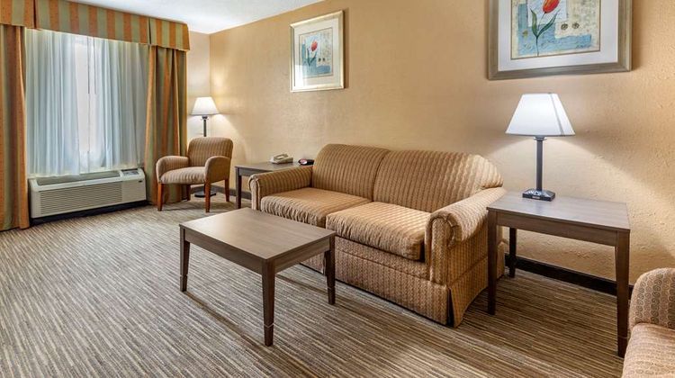 Quality Inn & Suites Suite