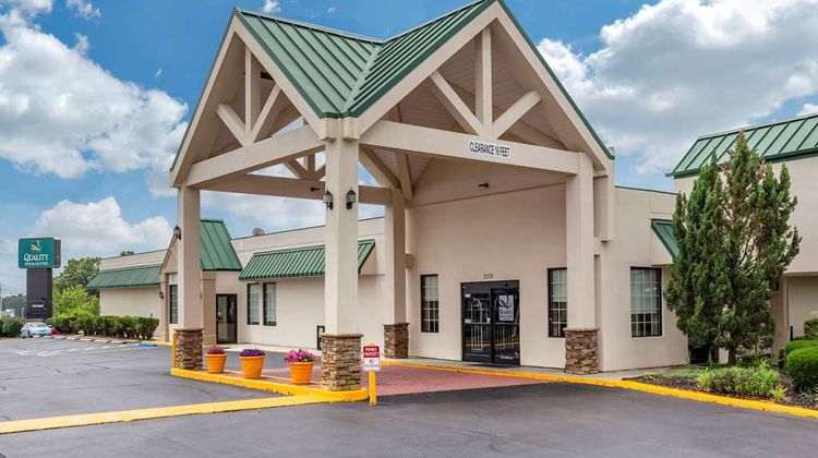 Quality Inn & Suites Exterior