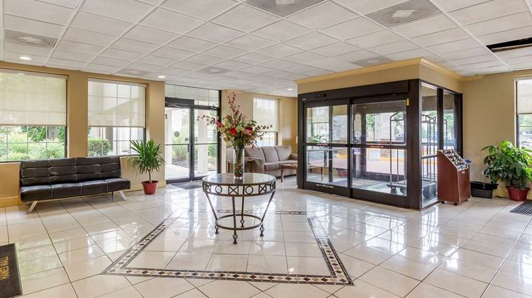 Quality Inn & Suites Lobby