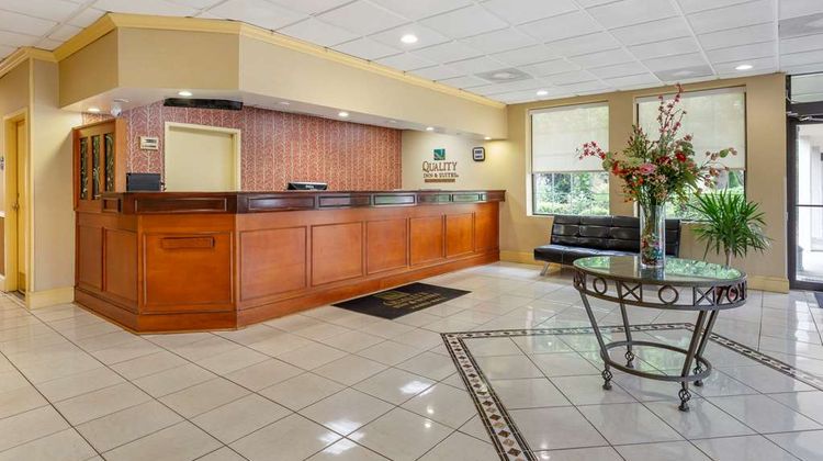 Quality Inn & Suites Lobby