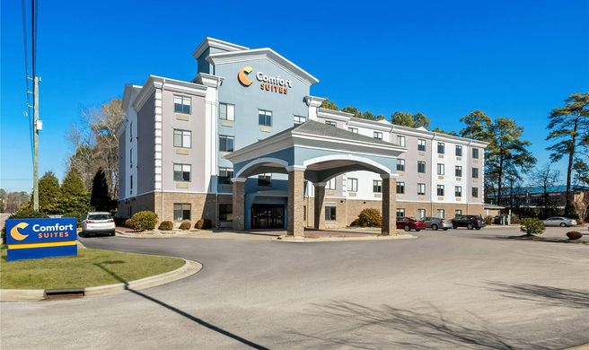 Comfort Suites Exterior