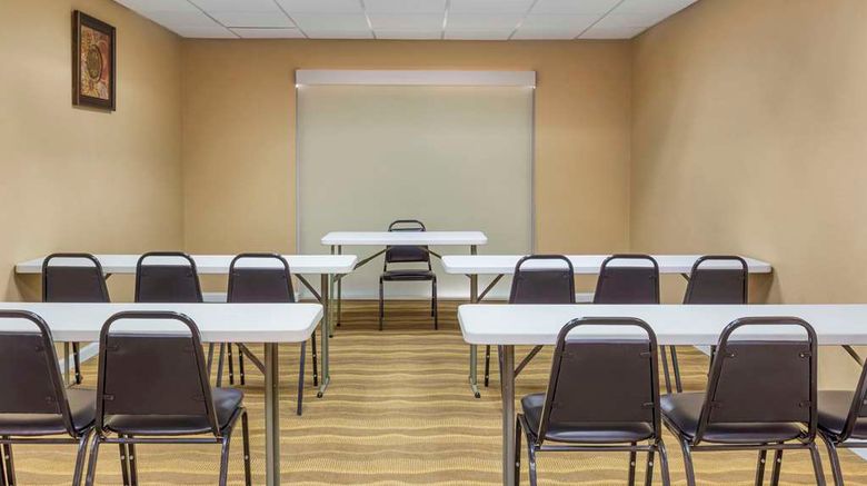<b>Comfort Suites Wilson I-95 Meeting</b>. Images powered by <a href="https://iceportal.shijigroup.com/" title="IcePortal" target="_blank">IcePortal</a>.