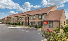 Econo Lodge & Suites