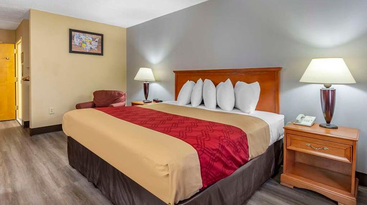 Econo Lodge & Suites Room