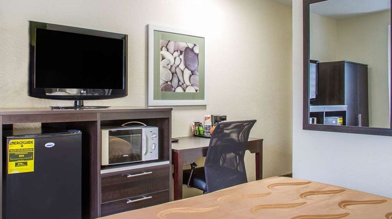 <b>Quality Inn & Suites Maggie Valley Room</b>. Images powered by <a href="https://iceportal.shijigroup.com/" title="IcePortal" target="_blank">IcePortal</a>.