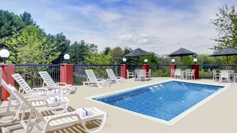 <b>Clarion Pointe Biltmore Village Pool</b>. Images powered by <a href="https://iceportal.shijigroup.com/" title="IcePortal" target="_blank">IcePortal</a>.
