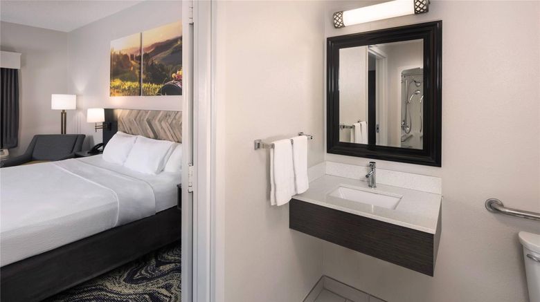 <b>Clarion Pointe Biltmore Village Room</b>. Images powered by <a href="https://iceportal.shijigroup.com/" title="IcePortal" target="_blank">IcePortal</a>.