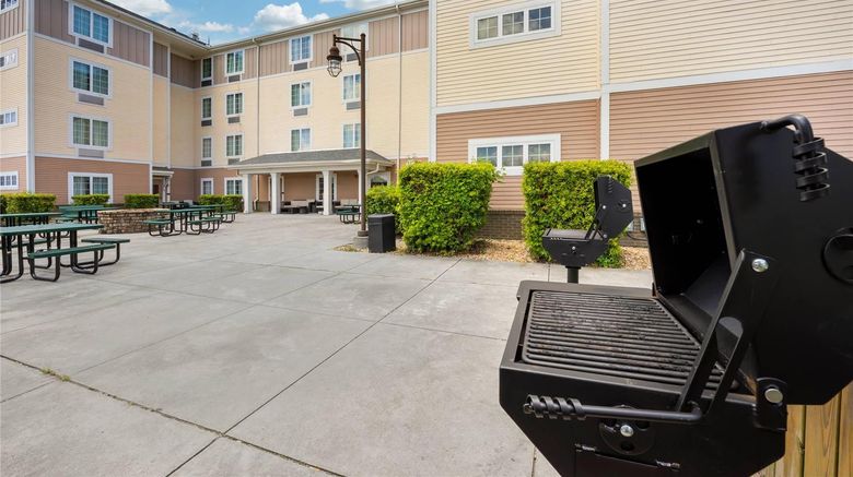 <b>MainStay Suites Camp Lejeune Pool</b>. Images powered by <a href="https://iceportal.shijigroup.com/" title="IcePortal" target="_blank">IcePortal</a>.