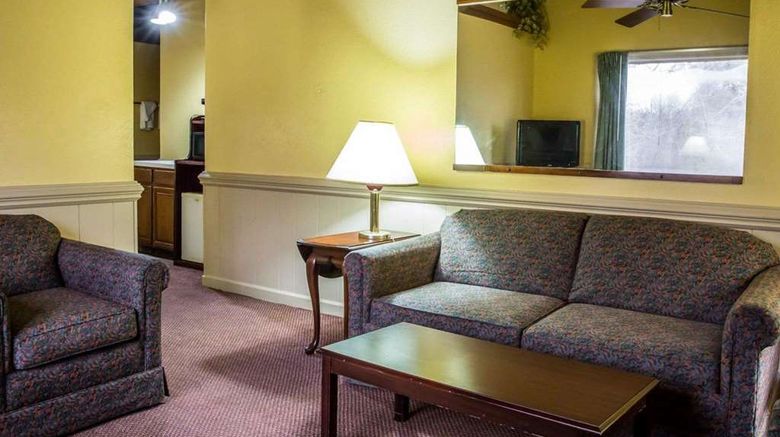 <b>Rodeway Inn & Suites Suite</b>. Images powered by <a href="https://iceportal.shijigroup.com/" title="IcePortal" target="_blank">IcePortal</a>.
