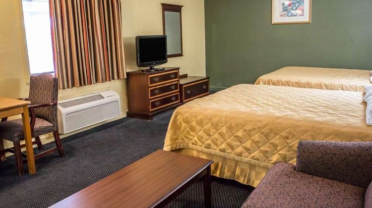 Rodeway Inn & Suites Suite