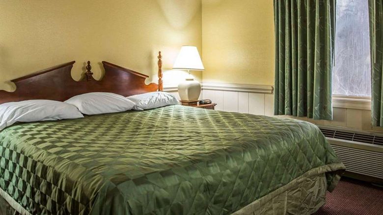<b>Rodeway Inn & Suites Suite</b>. Images powered by <a href="https://iceportal.shijigroup.com/" title="IcePortal" target="_blank">IcePortal</a>.