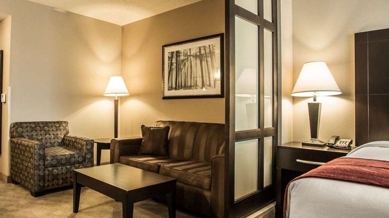 <b>Comfort Suites Lake Norman  Huntersville Suite</b>. Images powered by <a href="https://iceportal.shijigroup.com/" title="IcePortal" target="_blank">IcePortal</a>.
