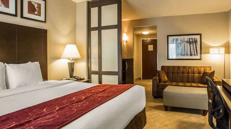 <b>Comfort Suites Lake Norman  Huntersville Suite</b>. Images powered by <a href="https://iceportal.shijigroup.com/" title="IcePortal" target="_blank">IcePortal</a>.