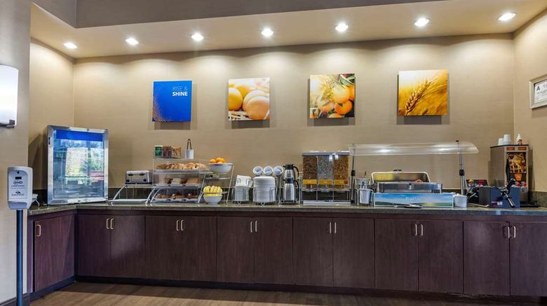 <b>Comfort Suites Lake Norman  Huntersville Restaurant</b>. Images powered by <a href="https://iceportal.shijigroup.com/" title="IcePortal" target="_blank">IcePortal</a>.
