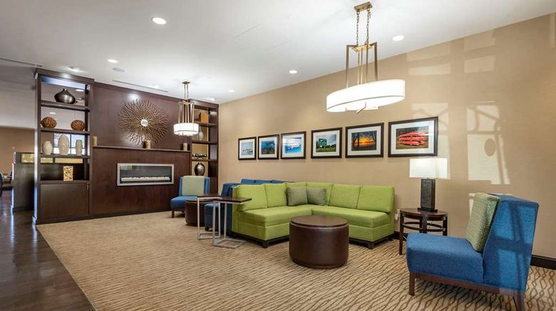<b>Comfort Suites Lake Norman  Huntersville Lobby</b>. Images powered by <a href="https://iceportal.shijigroup.com/" title="IcePortal" target="_blank">IcePortal</a>.