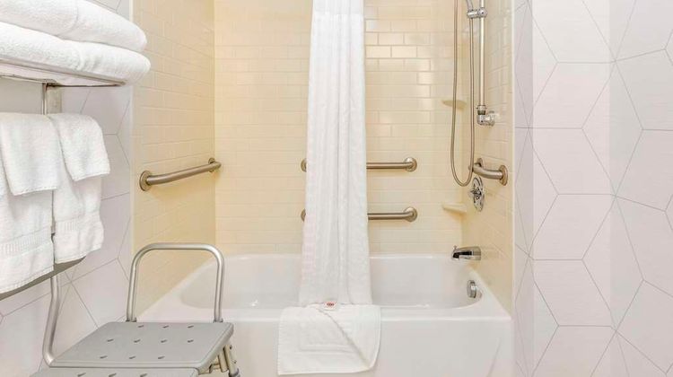 Comfort Suites Room