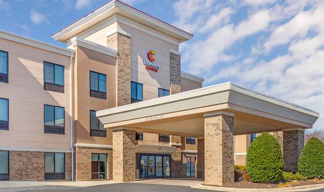 Comfort Suites Exterior