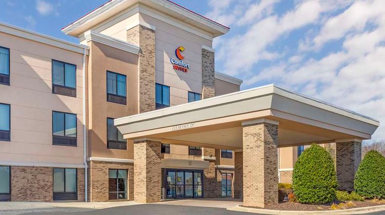 Comfort Suites Exterior