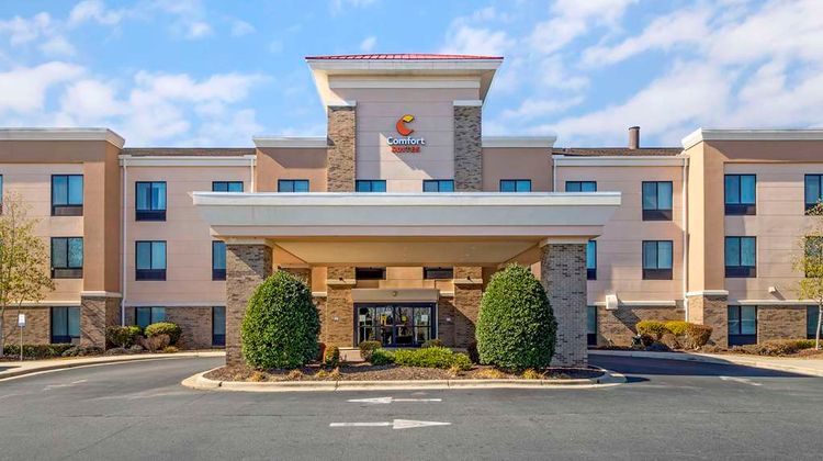 Comfort Suites Exterior