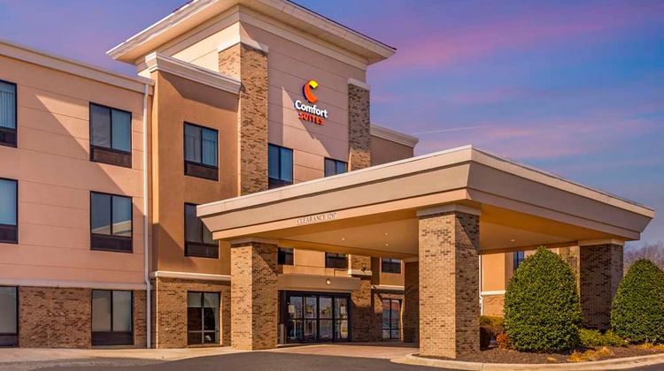 Comfort Suites Exterior