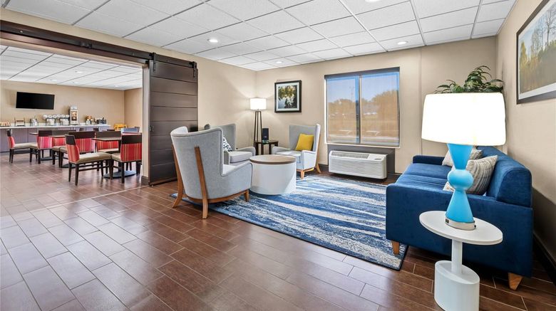 <b>Comfort Inn & Suites Oxford Lobby</b>. Images powered by <a href="https://iceportal.shijigroup.com/" title="IcePortal" target="_blank">IcePortal</a>.
