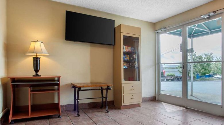 <b>Rodeway Inn Asheville Lobby</b>. Images powered by <a href="https://iceportal.shijigroup.com/" title="IcePortal" target="_blank">IcePortal</a>.