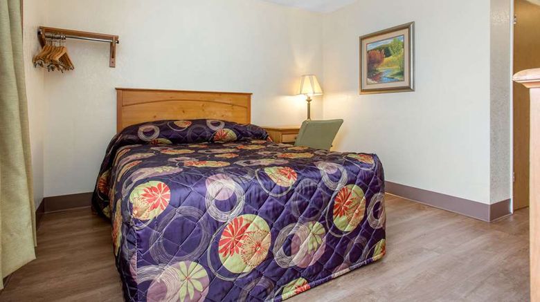 <b>Rodeway Inn Asheville Room</b>. Images powered by <a href="https://iceportal.shijigroup.com/" title="IcePortal" target="_blank">IcePortal</a>.