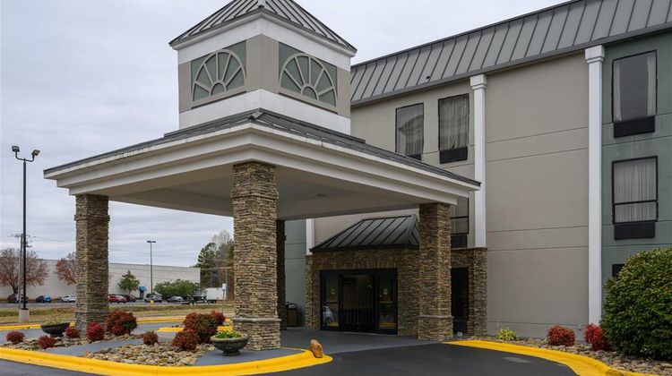 Quality Inn and Suites Lexington South Exterior