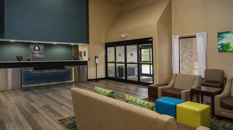 Quality Inn and Suites Lexington South Lobby