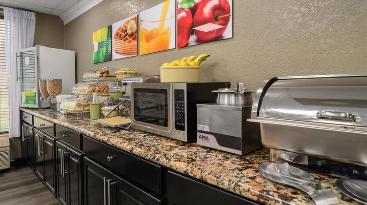 Quality Inn and Suites Lexington South Restaurant