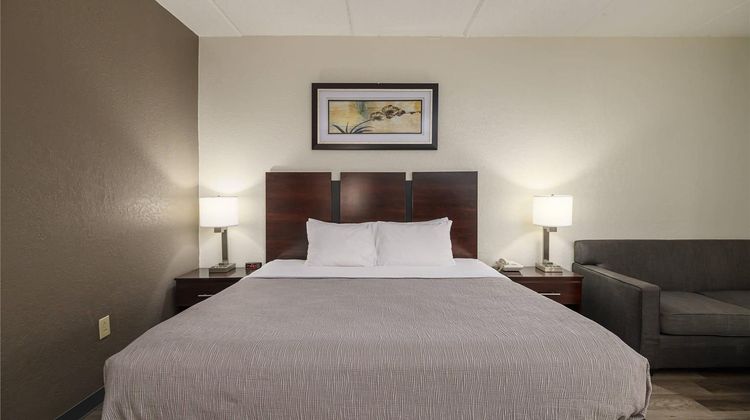 Quality Inn and Suites Lexington South Room