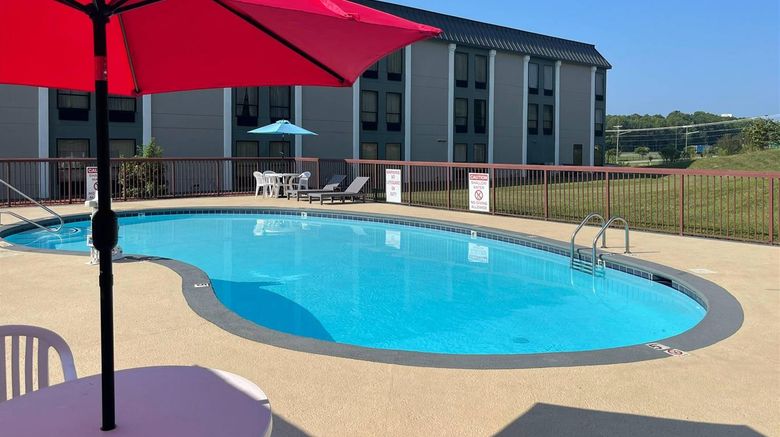 <b>Quality Inn Lexington Pool</b>. Images powered by <a href="https://iceportal.shijigroup.com/" title="IcePortal" target="_blank">IcePortal</a>.