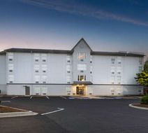 Rodeway Inn & Suites at Biltmore Square Exterior