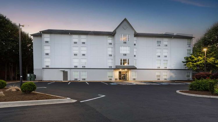 Rodeway Inn & Suites at Biltmore Square Exterior