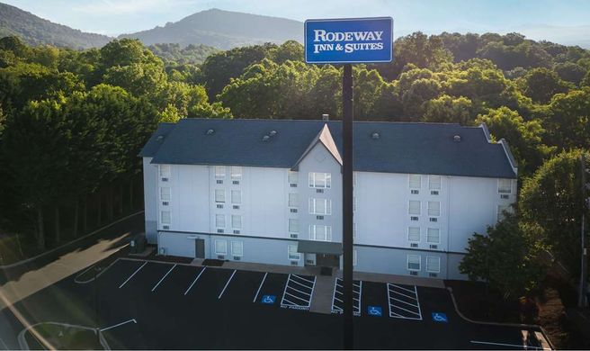 Rodeway Inn & Suites at Biltmore Square Exterior