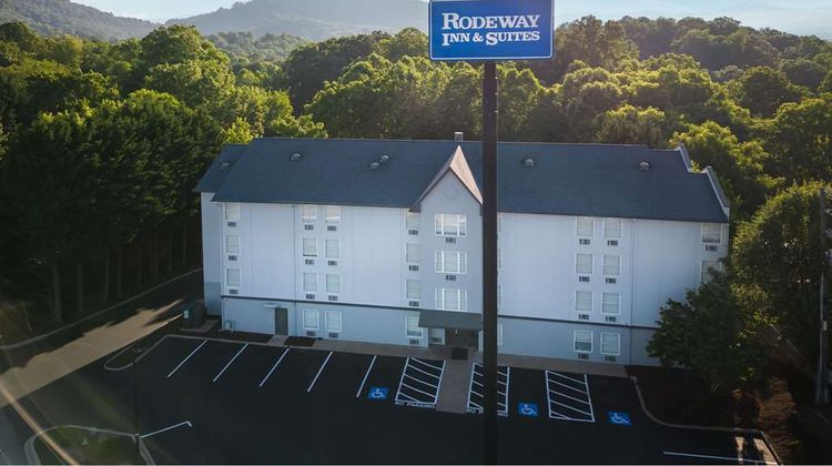 Rodeway Inn & Suites at Biltmore Square Exterior
