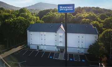 Rodeway Inn & Suites at Biltmore Square