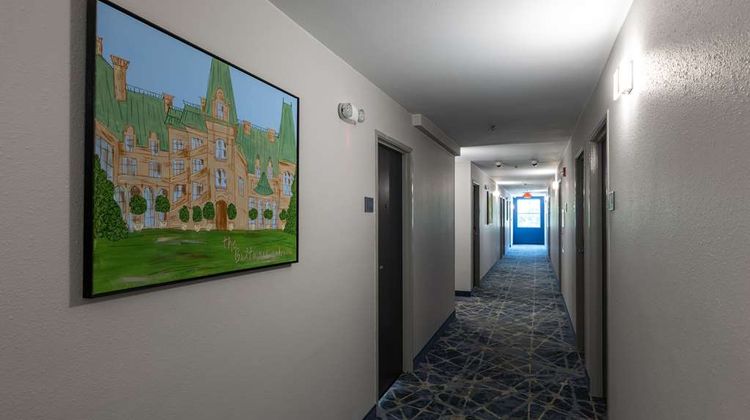 Rodeway Inn & Suites at Biltmore Square Lobby