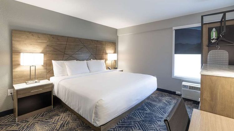 Rodeway Inn & Suites at Biltmore Square Room