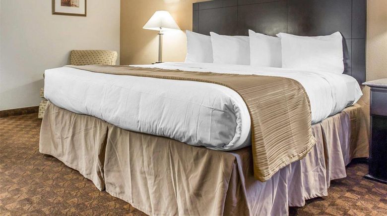 <b>Quality Inn & Suites Greensboro Room</b>. Images powered by <a href="https://iceportal.shijigroup.com/" title="IcePortal" target="_blank">IcePortal</a>.