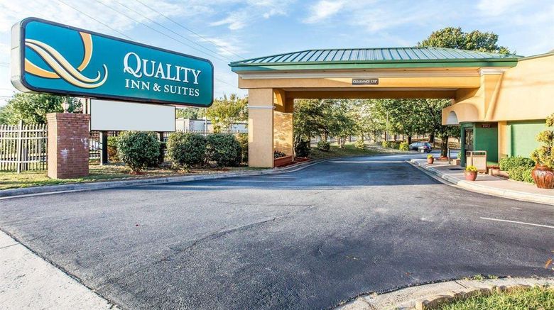 <b>Quality Inn & Suites Greensboro Exterior</b>. Images powered by <a href="https://iceportal.shijigroup.com/" title="IcePortal" target="_blank">IcePortal</a>.
