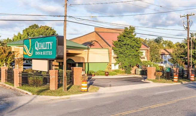 Quality Inn & Suites Greensboro Exterior