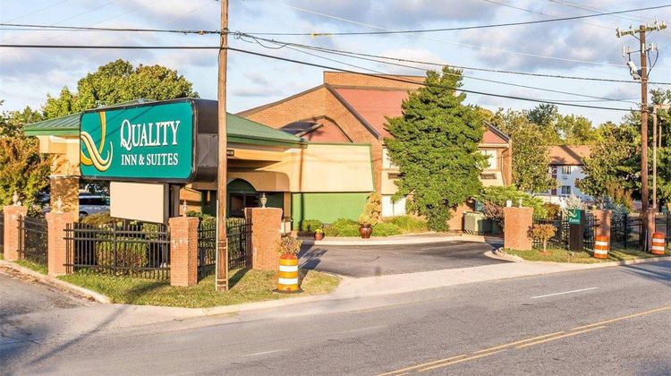 Quality Inn & Suites Greensboro Exterior