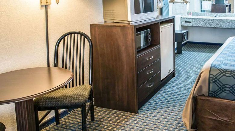 <b>Rodeway Inn & Suites Wilmington Suite</b>. Images powered by <a href="https://iceportal.shijigroup.com/" title="IcePortal" target="_blank">IcePortal</a>.