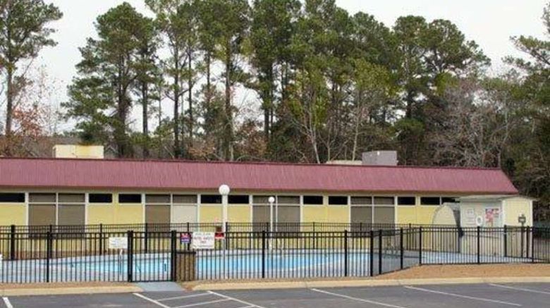 <b>Rodeway Inn & Suites Wilmington Pool</b>. Images powered by <a href="https://iceportal.shijigroup.com/" title="IcePortal" target="_blank">IcePortal</a>.